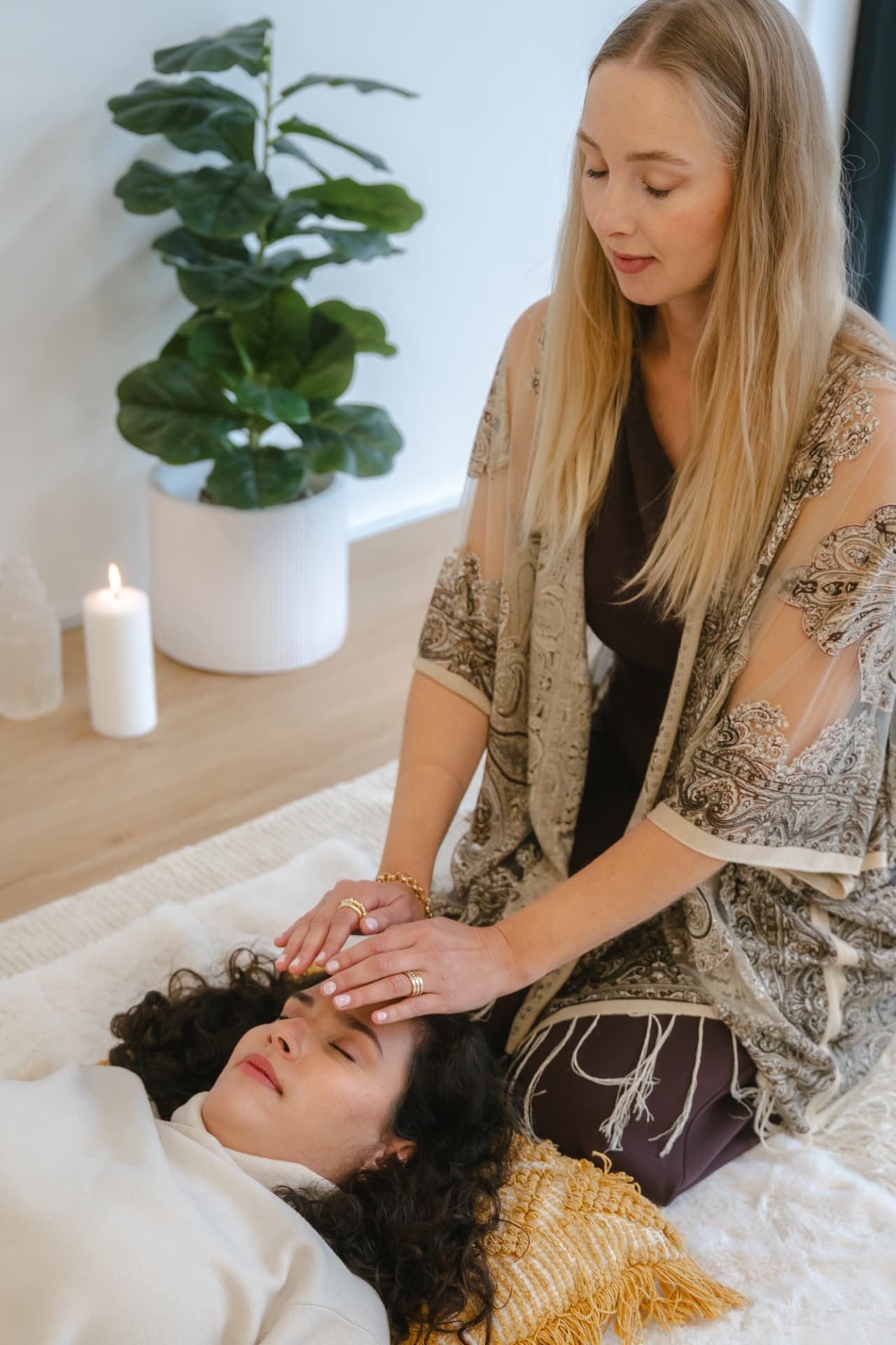 Andressa offering a private Reiki session